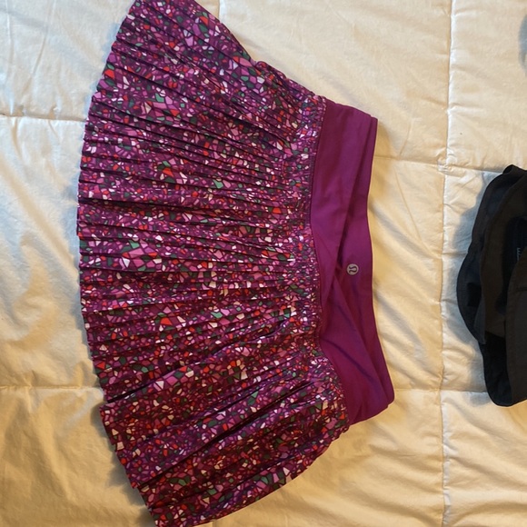 Size 4 lululemon pleat to street skort - Picture 3 of 4